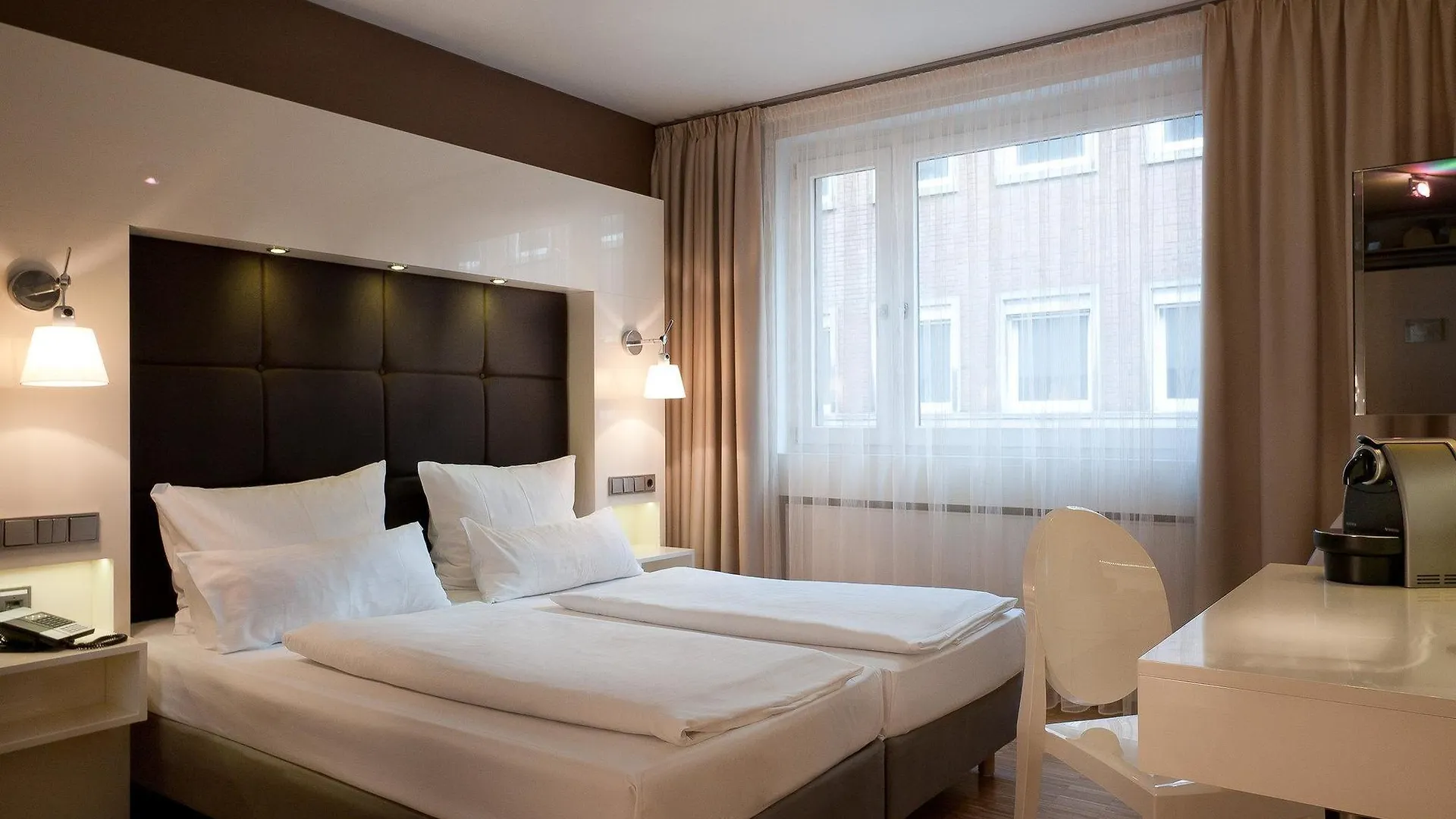 Hotel Santo Cologne 4*,